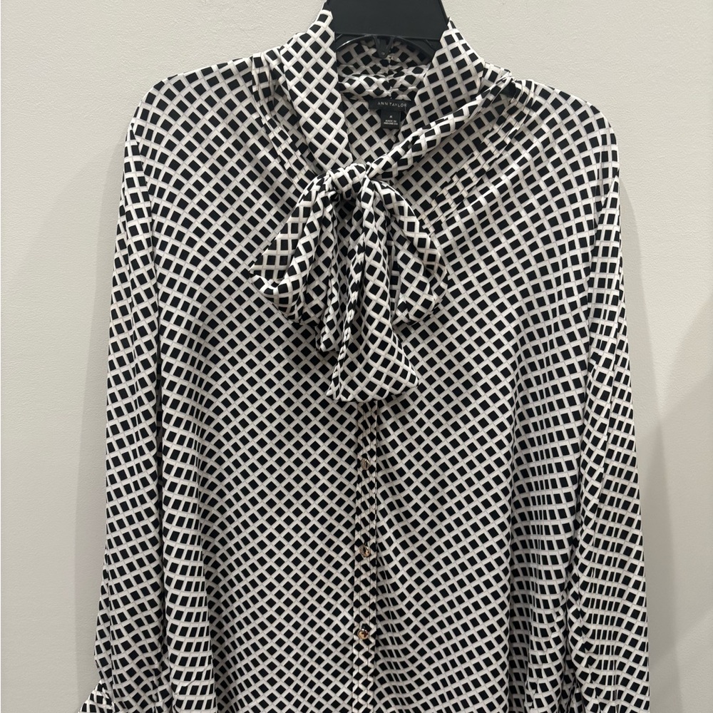 Ann Taylor Black and White Geometric Blouse